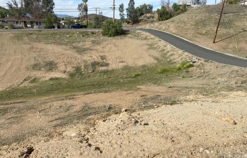 24181 Beverly Dr, Canyon Lake, CA 92587 - MLS PTP2304516 for Sale