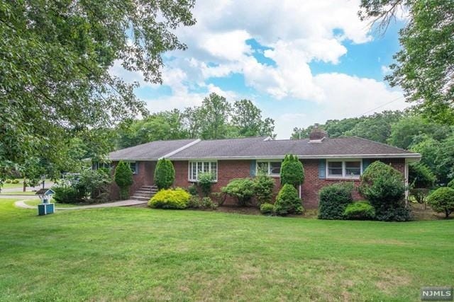 32 GRANDVIEW AVE, Upper Saddle River, NJ 07458 Single Family Residence For Sale  MLS# 24001768