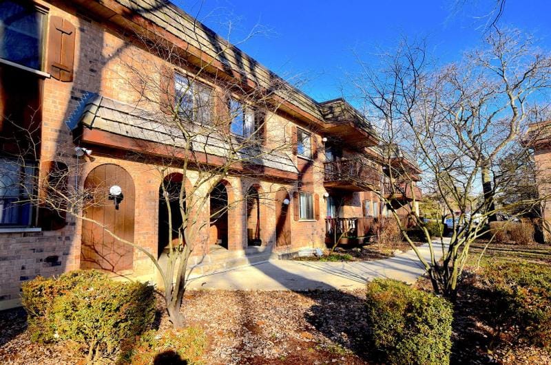 7920 Woodglen Ln #201, Downers Grove, IL 60516 - MLS 11972535 for Sale