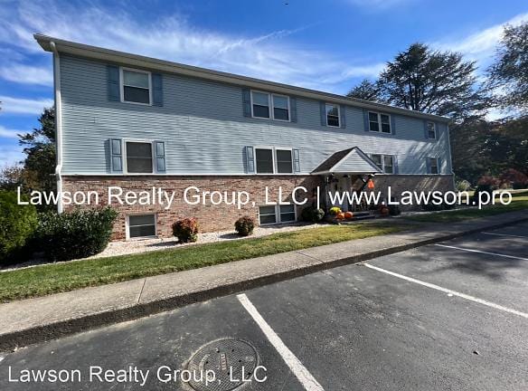 805 Apperson Dr - Salem, VA 24153 - Home For Rent
