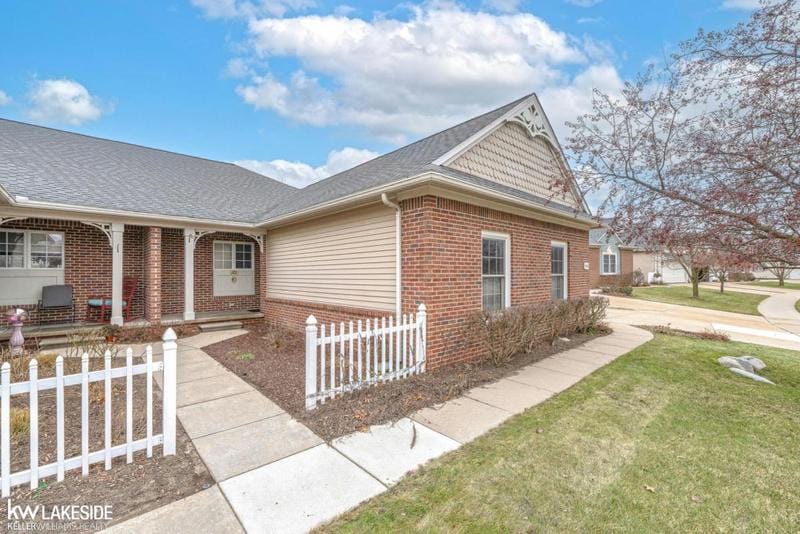 615 SHORELINE DR, Fenton, MI 48430 Condominium For Sale  MLS# 50132356