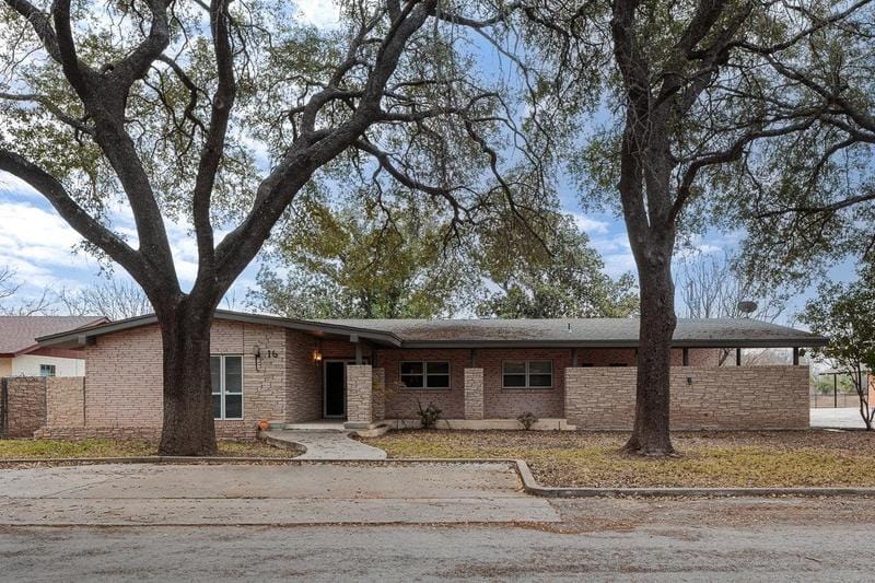 16 Larkwood, Del Rio, TX 78840 for Sale