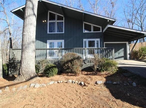 9240 Nova Dr - Gainesville, GA 30506 - Home For Rent