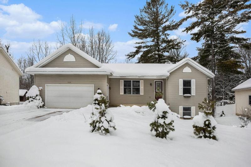 5255 GREEN PINE CT SE, Kentwood, MI 49508 Single Family Residence For Sale  MLS# 24004441