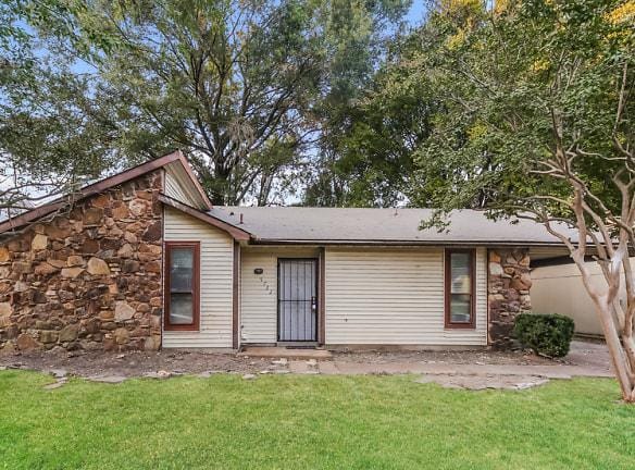 5722 Ballenmoor Dr - Memphis, TN 38141 - Home For Rent