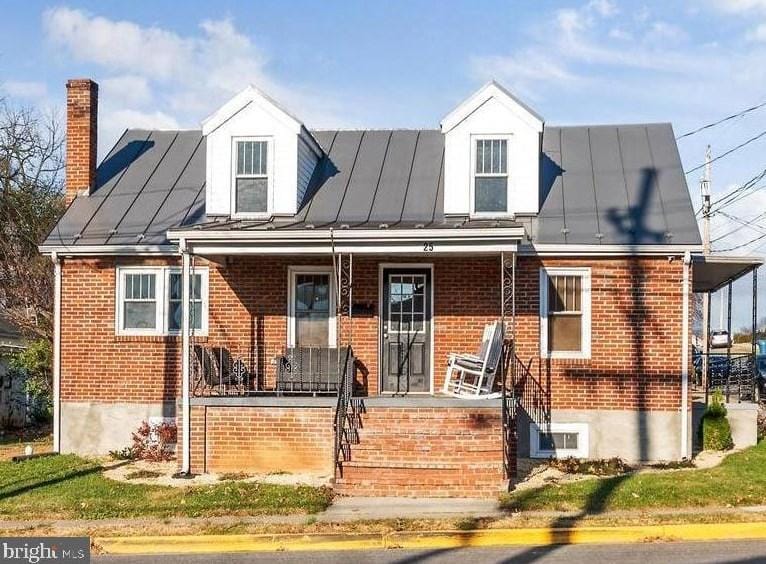 25 N Buckmarsh St, Berryville, VA 22611 - MLS VACL2002390 for Sale