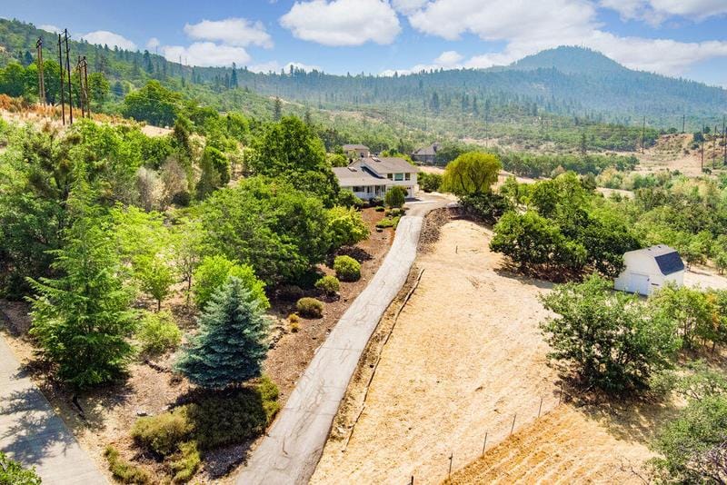4096 N Roxy Drive, Medford OR 97504 for Sale
