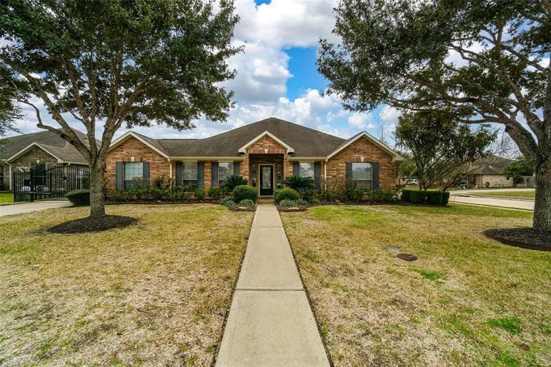 1705 Yuma Ct, League City, TX 77573 for Sale