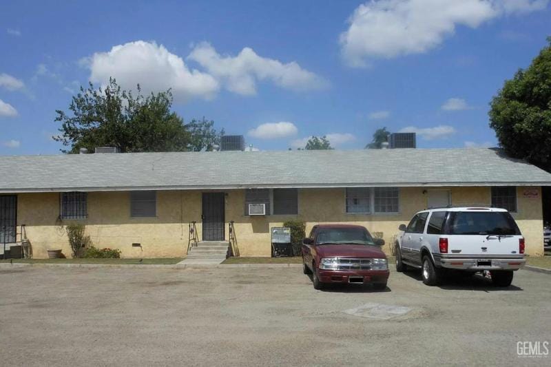 105 LOIS LN, Bakersfield, CA 93307 Multi Family For Sale  MLS# 202400739