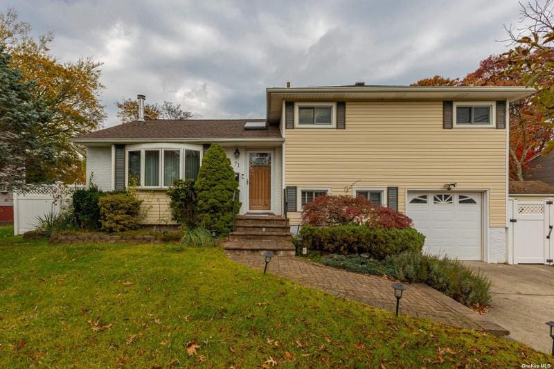 71 Thoreau Road, North Babylon, NY 11703 for Sale