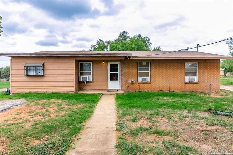 515 E Alabama St, Pearsall, TX 78061 for Sale