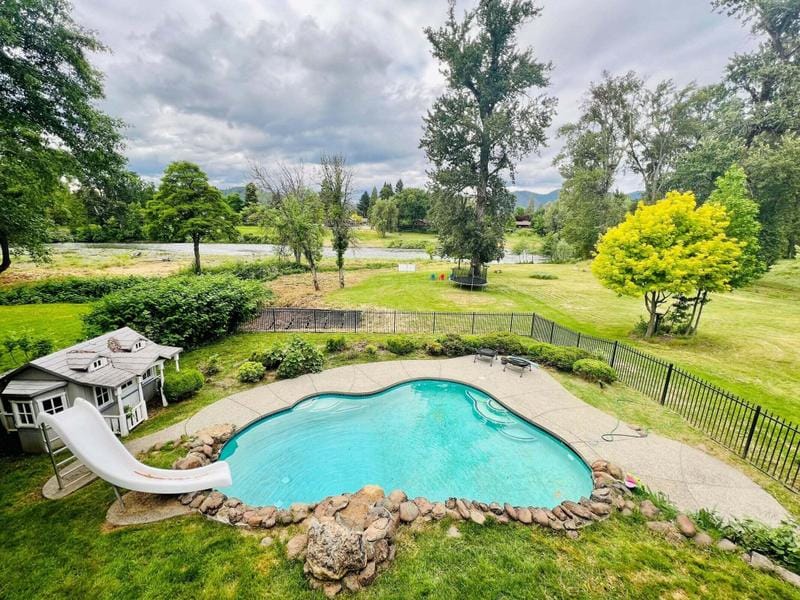 434 Edgewater Drive, Grants Pass OR 97527 for Sale