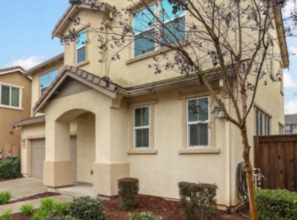 5605 Boone Park Dr - Riverbank, CA 95367 - Home For Rent