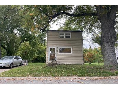 Holcomb Ln for Sale