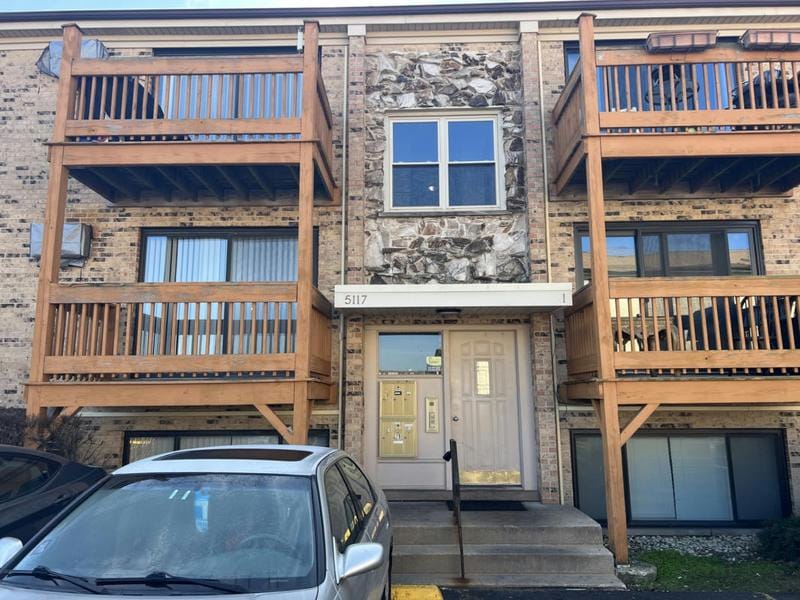 5117 N EAST RIVER RD UNIT 2A, Chicago, IL 60656 Condominium For Sale  MLS# 11979373 for Rent