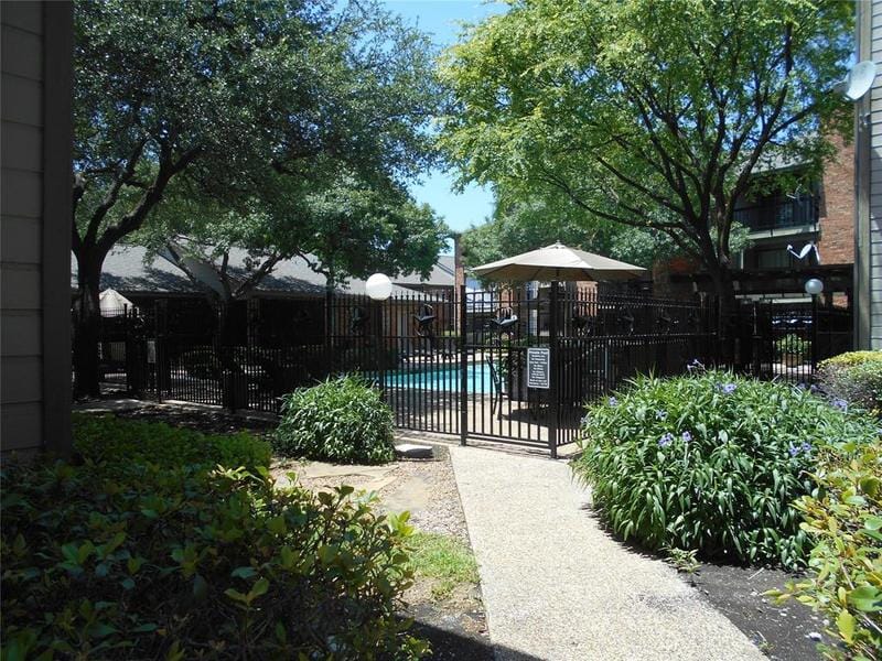 18333 Roehampton Drive, Unit 124, Dallas, TX 75252 for Sale