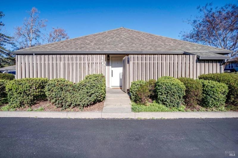 161 ROUNDTREE BLVD, San Rafael, CA 94903 Condominium For Sale  MLS# 324000526 for Rent