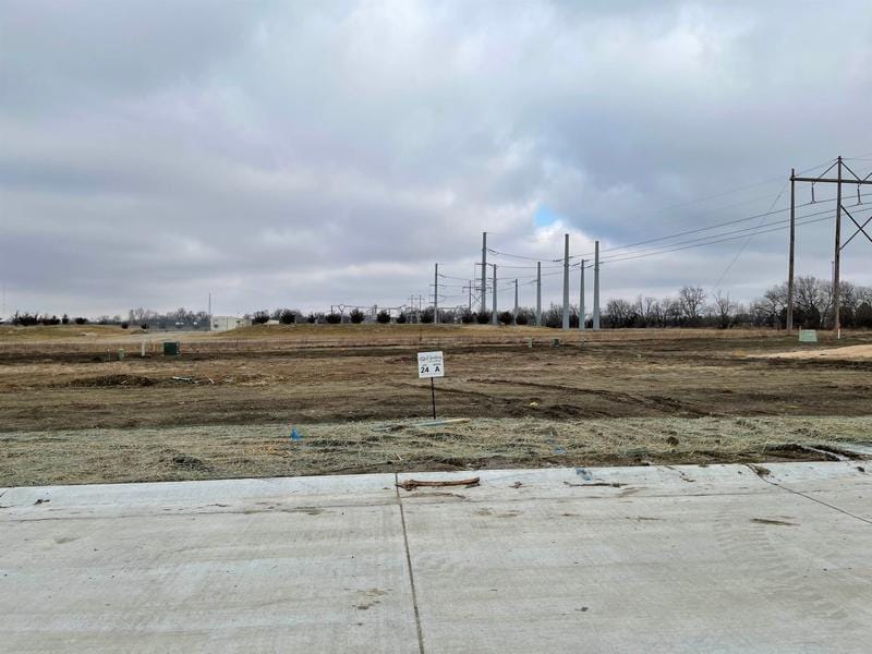 6948 East Pheasant Ridge Street, Bel Aire, KS 67226 for Sale