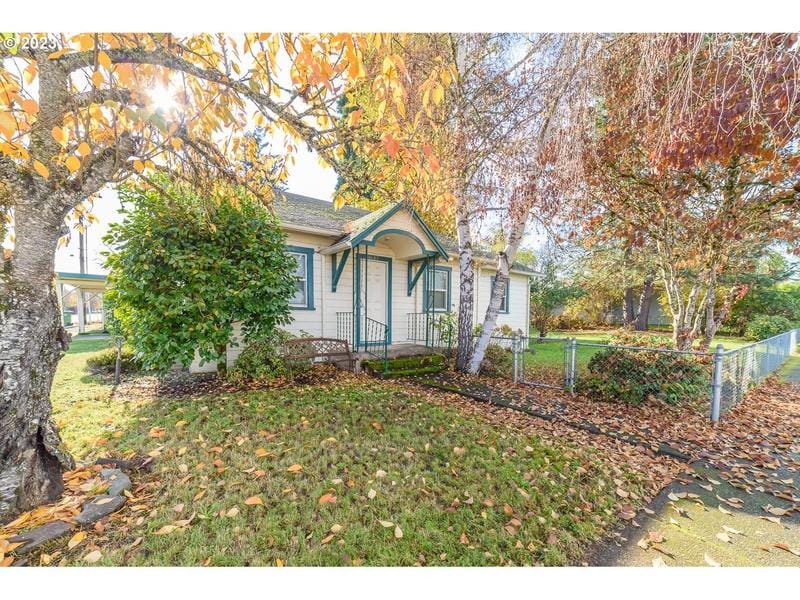 39 East Harrison Avenue, Cottage Grove, OR 97424 for Sale