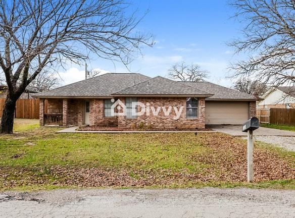 413 Maplewood St - Azle, TX 76020 - Home For Rent