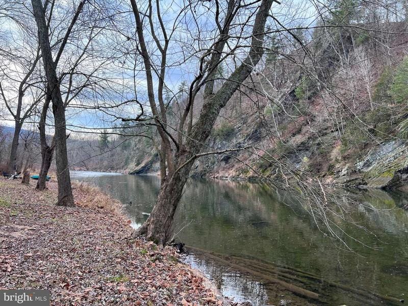 150 DUN ROVIN LANE, GREAT CACAPON, WV 25422  614677372 for Sale