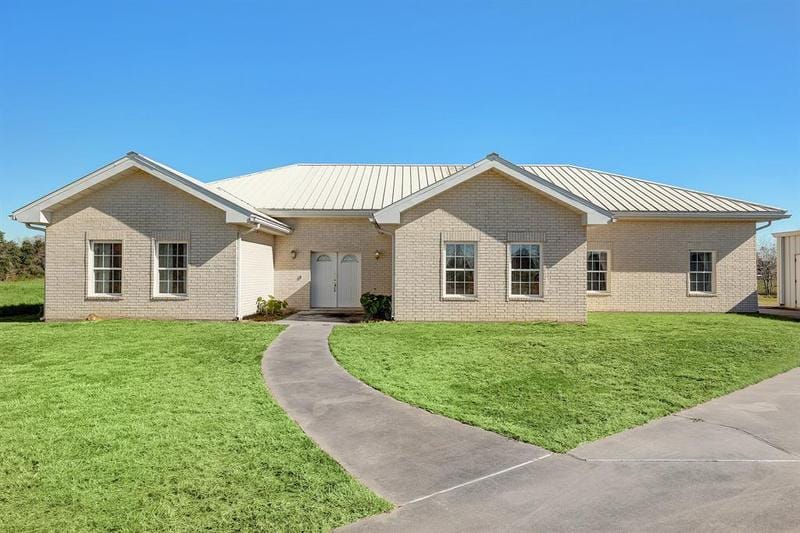 3215 County Road 160, Alvin, TX 77511 for Sale