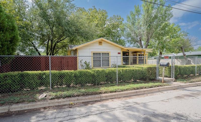 213 W MODESTA ST, Uvalde, TX 78801-5022 for Sale
