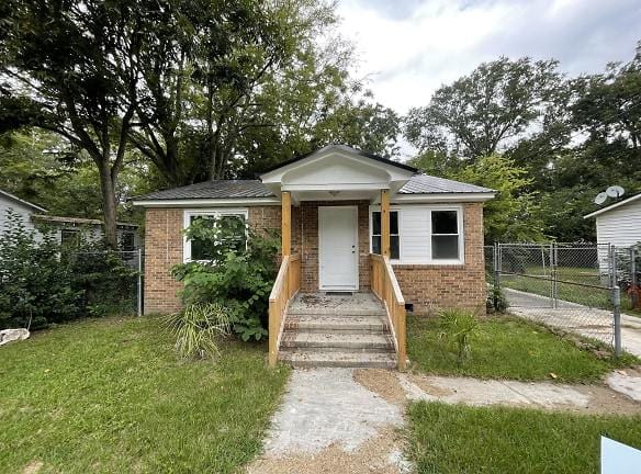 815 N Commander St - Florence, SC 29506 - Home For Rent