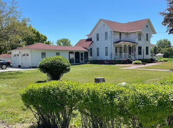 124 East Park Street - Gilman, IL 60938 - Home For Rent