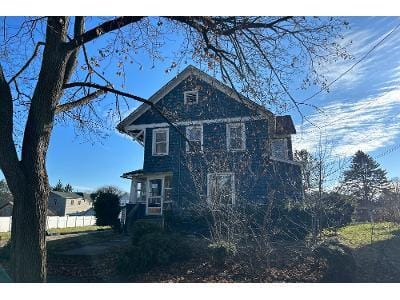 E 8th St for Sale
