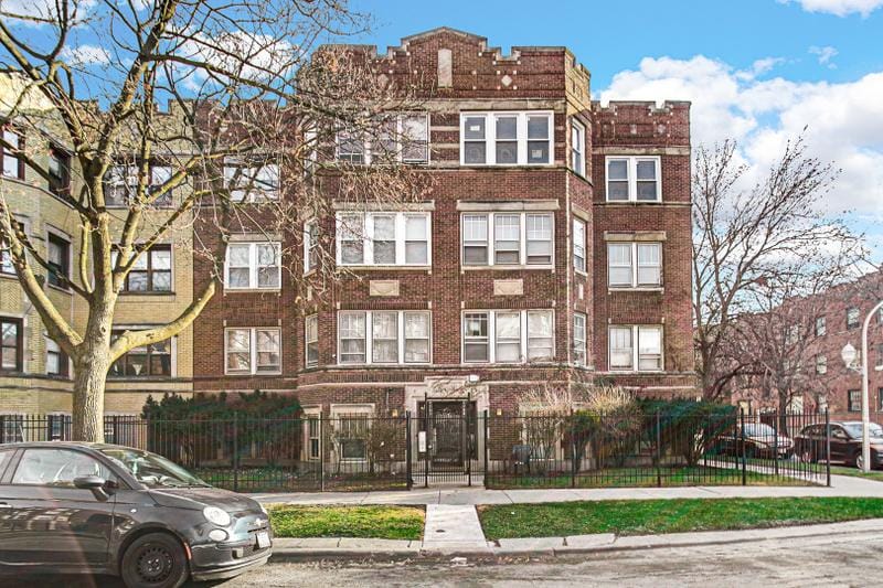 7755 South Kingston Avenue, Unit 1N, Chicago, IL 60649 for Sale