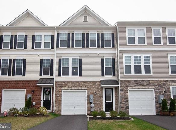136 Solara Dr - Winchester, VA 22602 - Home For Rent