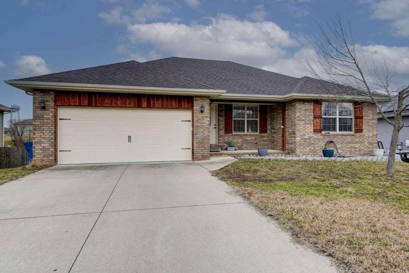 1008 East Fieldstone Drive, Ozark, MO 65721  624037844 for Sale