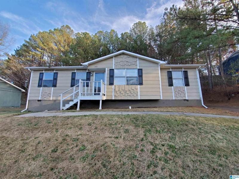 1421 7TH ST NW, CENTER POINT, AL 35215 Single Family Residence For Sale  MLS# 21372592 for Rent
