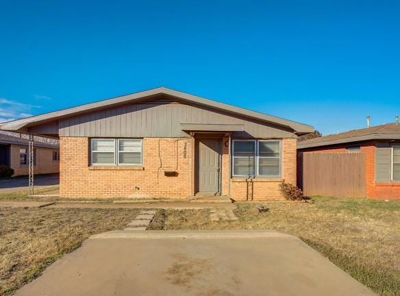 2404 46th St - Lubbock, TX 79412 - Home For Rent