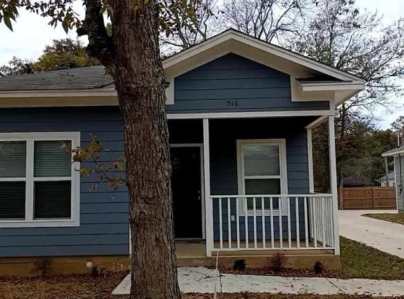 516 S Broadway St - Tupelo, MS 38804 - Home For Rent