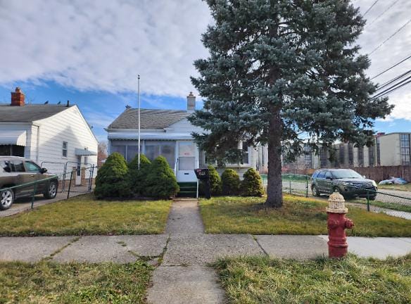 6000 Penrod St - Detroit, MI 48228 - Home For Rent
