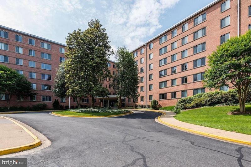 3000 Spout Run Parkway, Unit D401, Arlington, VA 22201 for Sale