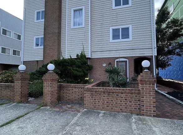 9704 Pacific Ave - Margate City, NJ 08402 - Home For Rent