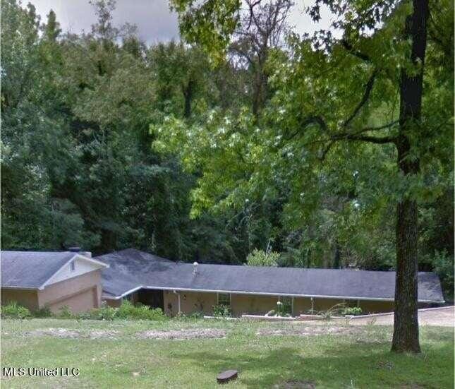 2712 Puckett Parkway, Columbus, MS 39705  614019262 for Sale