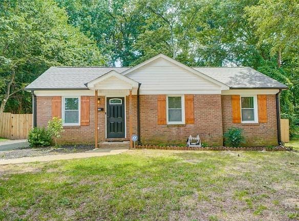 6608 Rosecran Dr - Charlotte, NC 28215 - Home For Rent