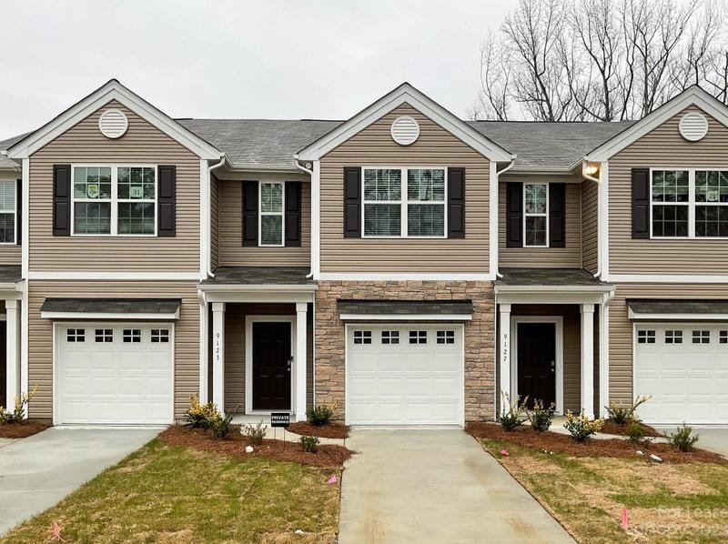 9123 Lowfalls Lane, Charlotte, NC 28216 - MLS 4102798 for Rent