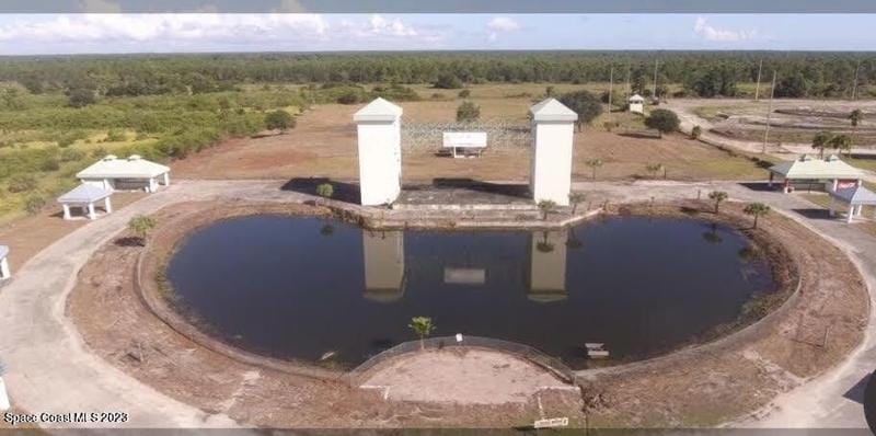 Fellsmere, Indian River County, FL Commercial Property, Lakefront Property, Waterfront Property, House for sale Property ID:
