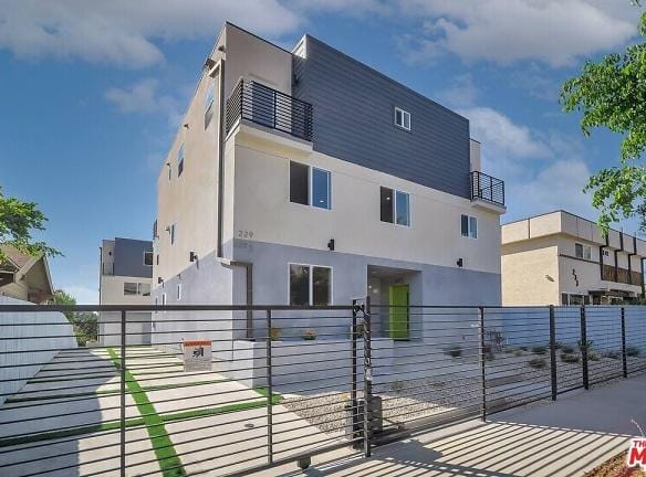 227 N Park View St - Los Angeles, CA 90026 - Home For Rent