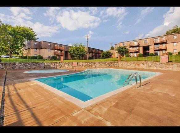 Rolling Hills - 6535 Premier Dr - Nashville, TN Apartments for Rent