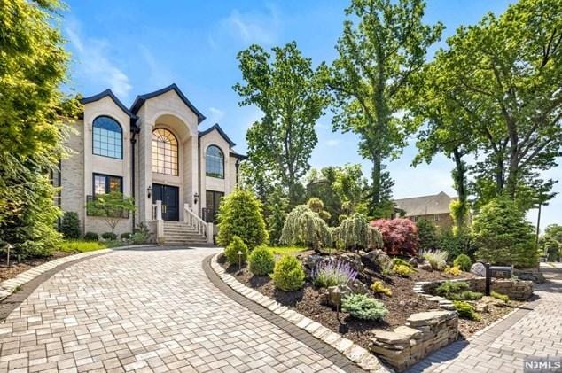 1096 Briar Way, Fort Lee, NJ 07024 - MLS 23036465 for Sale