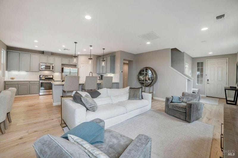 420 JACQUELYN LN, Petaluma, CA 94952 Townhouse For Sale  MLS# 323928978 for Rent