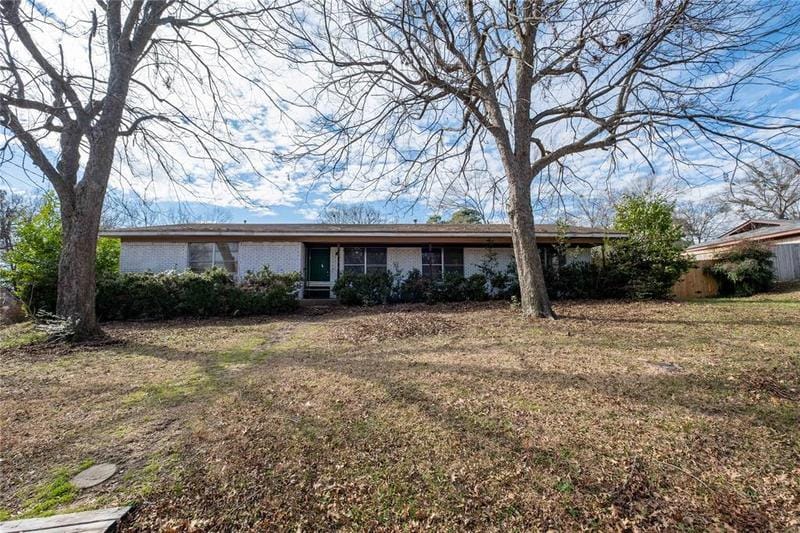 313 S Ash St, White Oak, TX 75693 for Sale