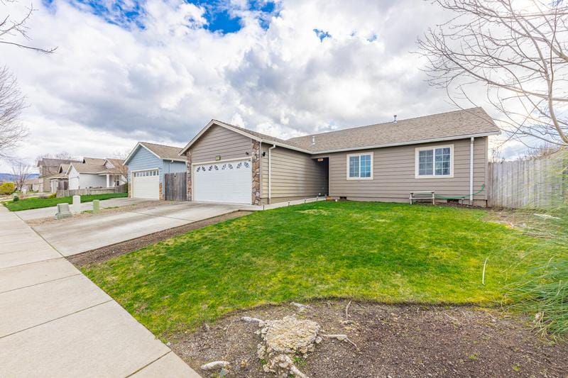 1049 Worchester Drive, Medford OR 97501 for Sale