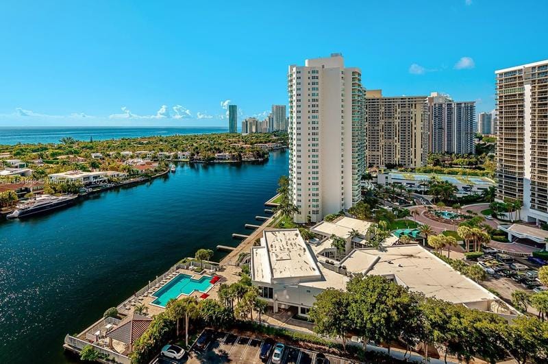 20515 E Country Club Dr #2048, Aventura, FL 33180 - MLS A11454943 for Sale